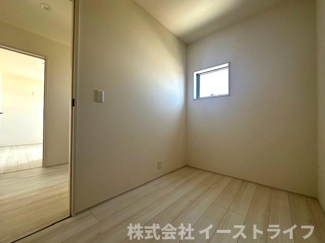 【新築戸建】　いわき市平下神谷第7　全4棟　【長期優良住宅】の収納|2号棟写真　ストレージルームは収納スペースとして使うことができますが、ワークスペースとして使用したり、キッズスペースとして使うなど、家族のライフステージに合わせて用途を変化させるのも◎