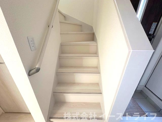 【新築戸建】　いわき市平下神谷第7　全4棟　【長期優良住宅】の内装|2号棟写真　階段には手すりが付いているので上り下りも安心です。