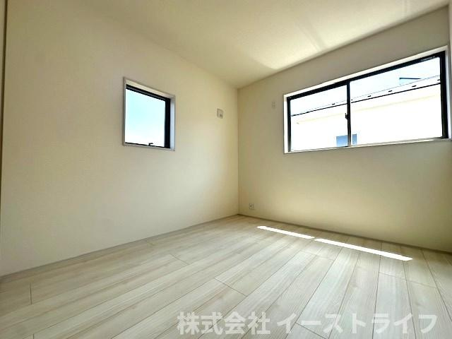 【新築戸建】　いわき市平下神谷第7　全4棟　【長期優良住宅】の洋室|2号棟写真　洋室は和室と比べて家具を置いたり敷物を敷いたりと、カスタマイズ性が高いので、自分の好みの部屋にしやすいです。