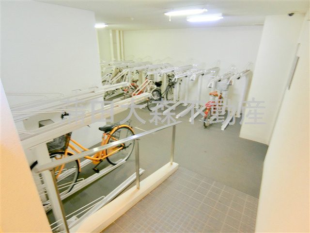 ビバリーホームズ久が原Ⅱのその他共用部分|屋根付きラック式の駐輪場