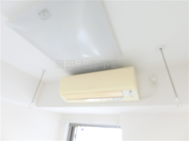 ビバリーホームズ久が原Ⅱの設備|室内物干し金具とエアコン