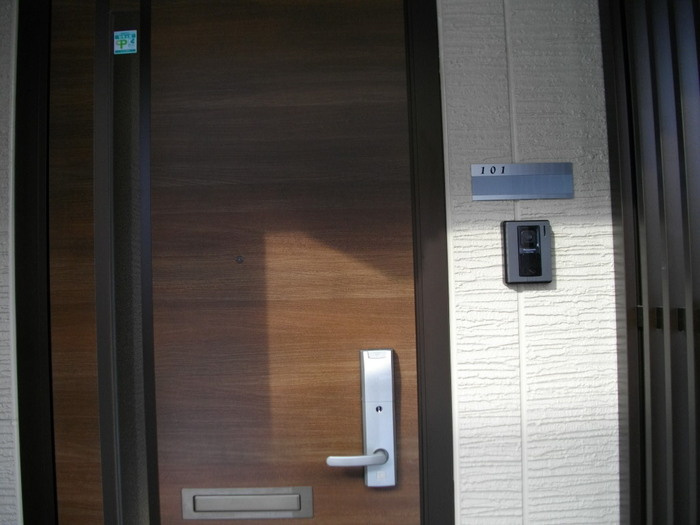 フォレスタ中央の玄関|玄関前