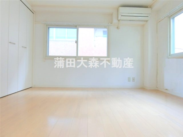 WIND BELL ウインドベルの居間・リビング|南西向き2面採光の洋室6帖