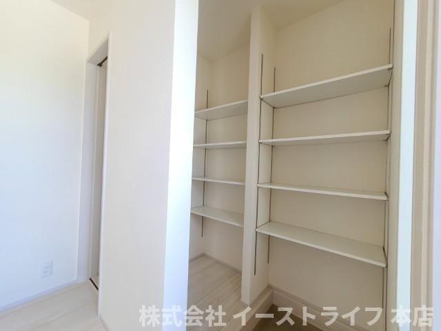 【新築戸建】　いわき市小名浜燈籠原第1 全10棟　長期優良住宅の収納|10号棟写真　シューズクロークが設置されています。ベビーカーなども置くことが出来るので便利です♪