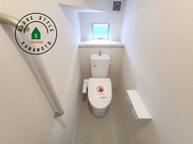 熊本市中央区本山3丁目第1-4棟(D号棟)の内観：施工例|温水洗浄便座を完備しております。2ヶ所にトイレがあるのは朝の慌ただしい時間も安心です。