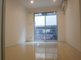 【居間・リビング】 | アルテ元住吉【arte元住吉】 | オートロック、宅配ボックスを備えたエントランス♪