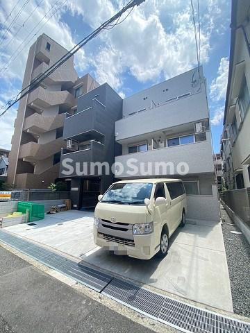 西宮市中前田町のアパートの外観