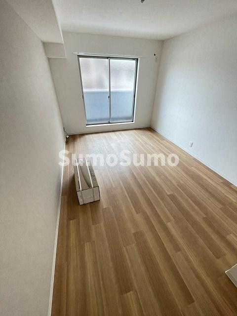 西宮市中前田町のアパートの居間・リビング