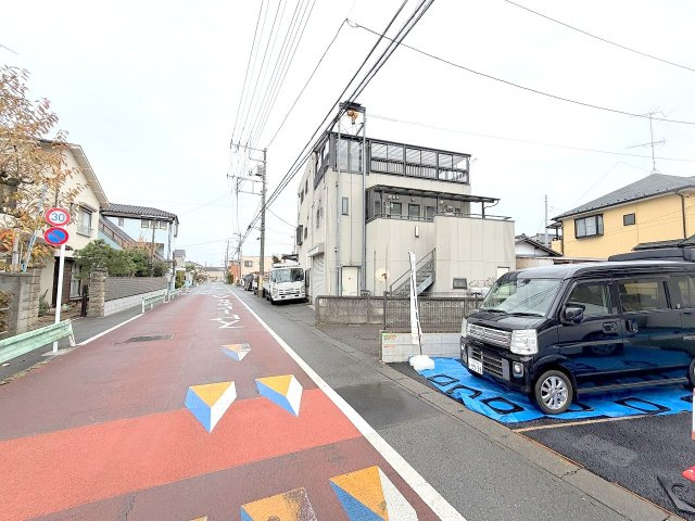 福生市熊川全2棟　新築分譲の前面道路含む現地写真