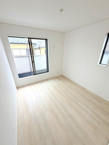 福生市熊川全2棟　新築分譲の洋室