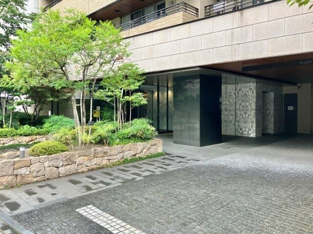 プラウド九段南のエントランス