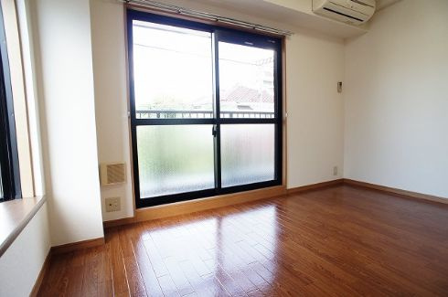 アムール青木の居間・リビング|別号室の参考写真です。