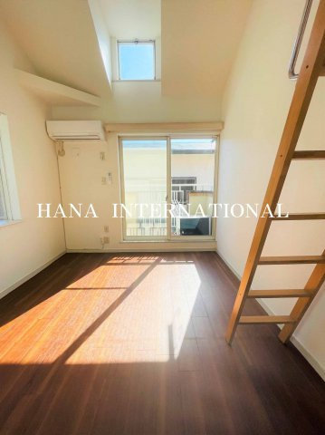 ローズアパート Q-057の居間・リビング