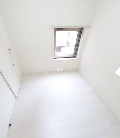 北区滝野川６丁目のアパートの洋室