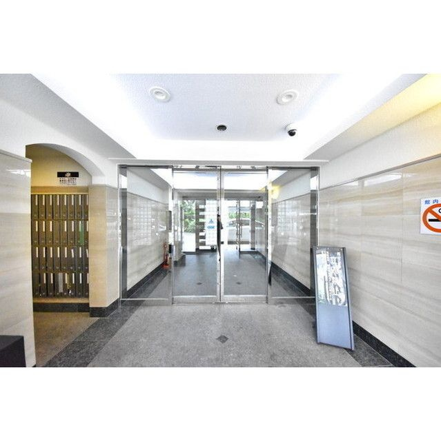 パレステュディオ神田ＥＡＳＴのエントランス