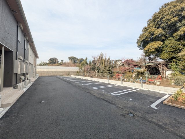 グリーンメゾン柴崎の駐車場