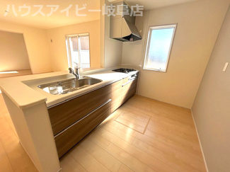 【キッチン】 | 羽島市福寿町新築建売全3棟！小学校まで徒歩2分！幼稚園徒歩1分！子育て世代のご家族にオススメ物件！ | 羽島市福寿町新築建売全3棟！小学校まで徒歩2分！幼稚園徒歩1分！子育て世代のご家族にオススメ物件！