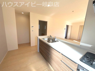 【キッチン】 | 羽島市福寿町新築建売全3棟！小学校まで徒歩2分！幼稚園徒歩1分！子育て世代のご家族にオススメ物件！ | 羽島市福寿町新築建売全3棟！小学校まで徒歩2分！幼稚園徒歩1分！子育て世代のご家族にオススメ物件！