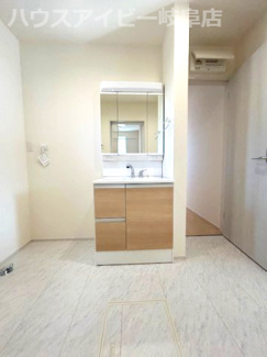 【独立洗面台】 | 羽島市福寿町新築建売全3棟！小学校まで徒歩2分！幼稚園徒歩1分！子育て世代のご家族にオススメ物件！ | 羽島市福寿町新築建売全3棟！小学校まで徒歩2分！幼稚園徒歩1分！子育て世代のご家族にオススメ物件！