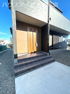 【玄関】 | 羽島市福寿町新築建売全3棟！小学校まで徒歩2分！幼稚園徒歩1分！子育て世代のご家族にオススメ物件！ | 羽島市福寿町新築建売全3棟！小学校まで徒歩2分！幼稚園徒歩1分！子育て世代のご家族にオススメ物件！
