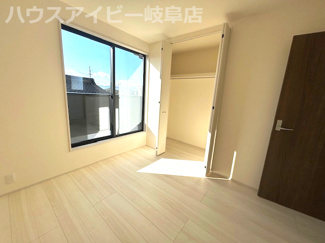 【洋室】 | 羽島市福寿町新築建売全3棟！小学校まで徒歩2分！幼稚園徒歩1分！子育て世代のご家族にオススメ物件！ | 羽島市福寿町新築建売全3棟！小学校まで徒歩2分！幼稚園徒歩1分！子育て世代のご家族にオススメ物件！