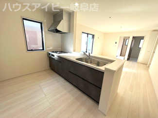【キッチン】 | 羽島市福寿町新築建売全3棟！小学校まで徒歩2分！幼稚園徒歩1分！子育て世代のご家族にオススメ物件！ | 羽島市福寿町新築建売全3棟！小学校まで徒歩2分！幼稚園徒歩1分！子育て世代のご家族にオススメ物件！