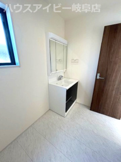 【脱衣所】 | 羽島市福寿町新築建売全3棟！小学校まで徒歩2分！幼稚園徒歩1分！子育て世代のご家族にオススメ物件！ | 羽島市福寿町新築建売全3棟！小学校まで徒歩2分！幼稚園徒歩1分！子育て世代のご家族にオススメ物件！