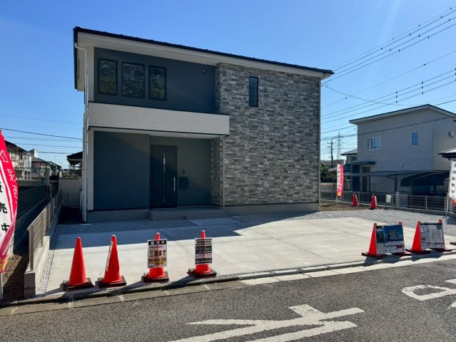 狭山市柏原新築戸建ての駐車場|駐車4台可能な広い駐車スペース♪（車種による）