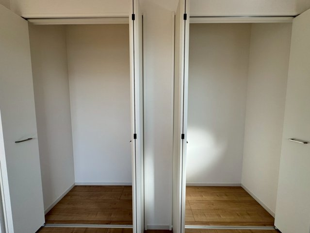 狭山市柏原新築戸建ての収納|生活感を隠せる大容量クローゼット付き。お部屋を広く美しく保てるためインテリアも思いのまま楽しめます。
