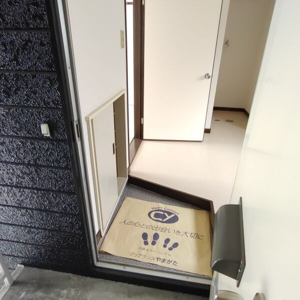 スカイタウンヨシダA棟の玄関