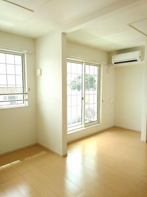 カーサ　フィオーレの居間・リビング|居室・リビング