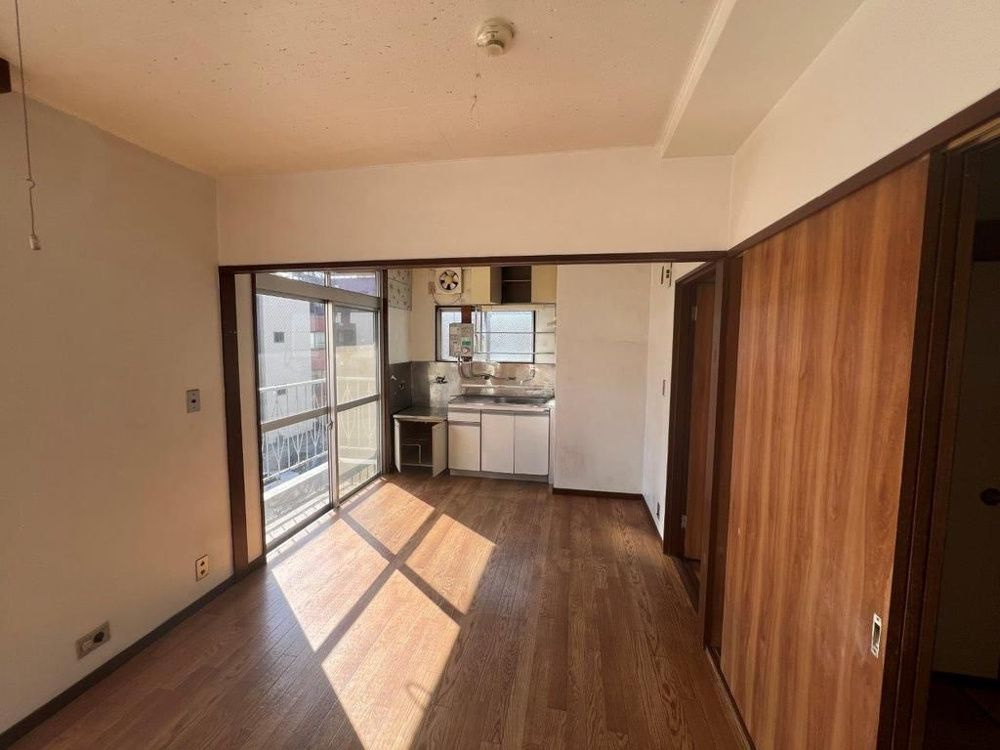 八木ビルの居間・リビング