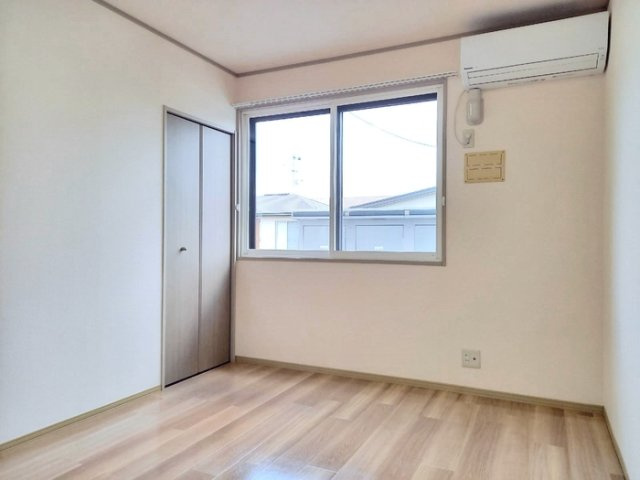 清賜知　二号館の洋室