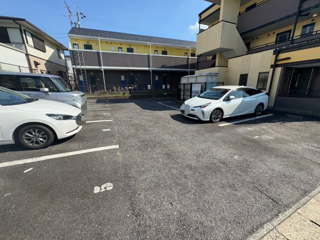 デイア・コートの駐車場