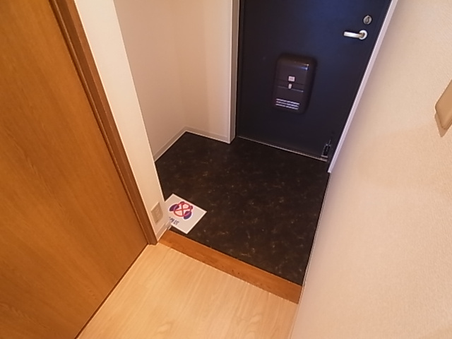 神戸市兵庫区御崎本町２丁目の賃貸マンションの玄関