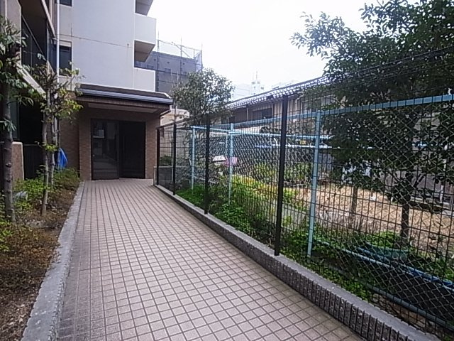 神戸市兵庫区御崎本町２丁目の賃貸マンションのエントランス