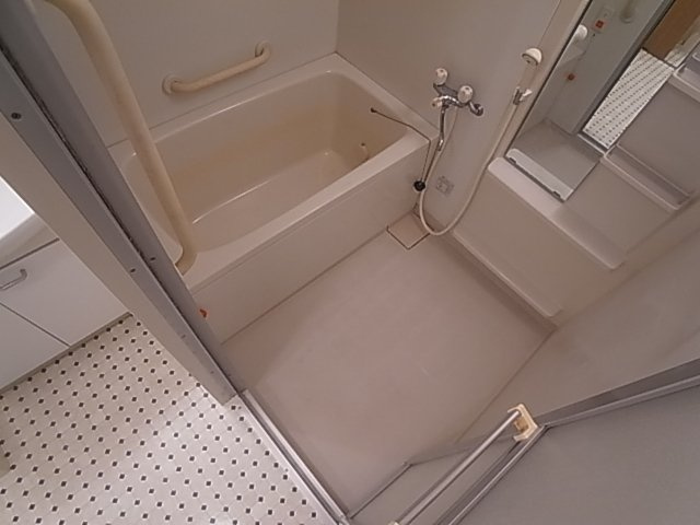 神戸市兵庫区御崎本町２丁目の賃貸マンションの浴室
