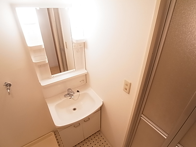 神戸市兵庫区御崎本町２丁目の賃貸マンションの洗面所