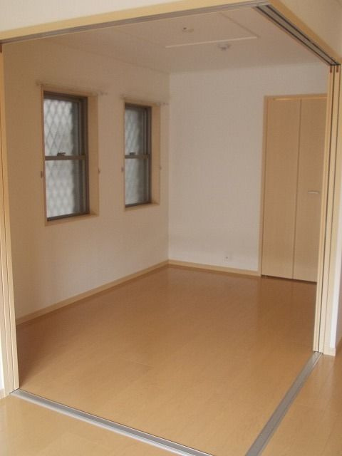 クレアーレの洋室