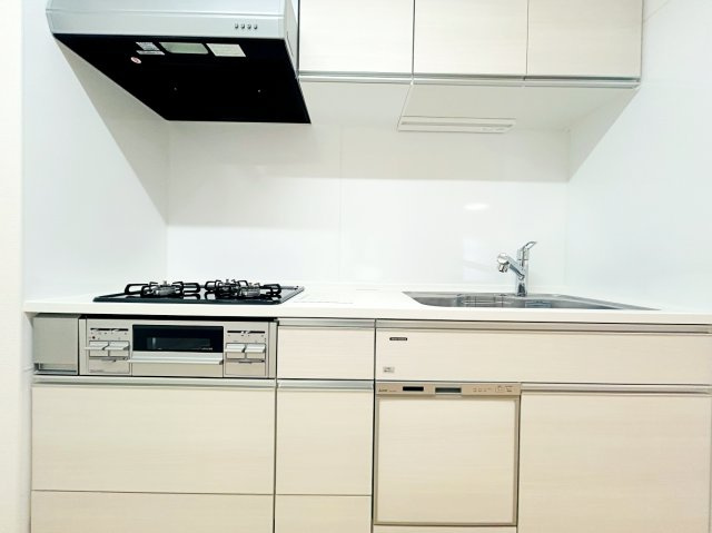 中川ビューハイツのキッチン|コンパクトなキッチンで掃除もラクラク