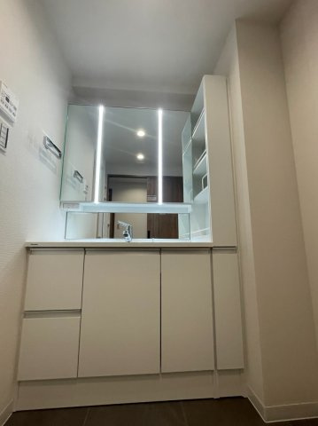 ゼファー四つ木ザナドゥ21の洗面所|広い洗面スペース