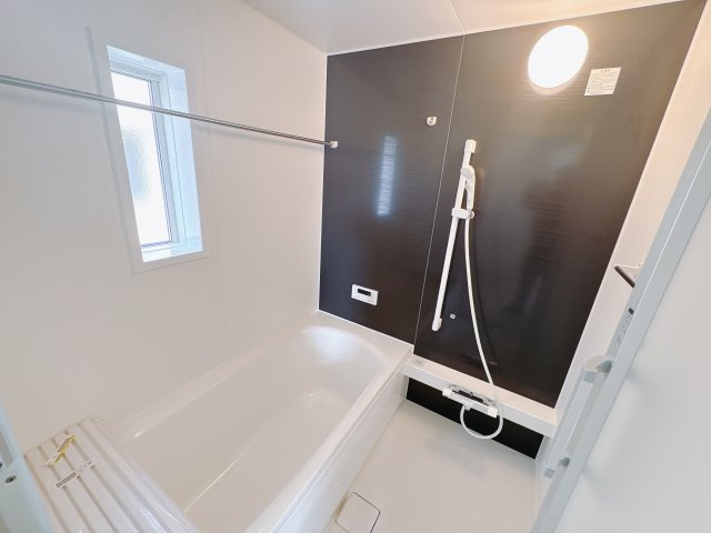 【Cradle garden】宇都宮市御幸ケ原町 第8の浴室|〇浴室〇
家族みんなの使いやすさとリラクゼーションを追求した体も心も安らぐバスルーム。浴室暖房乾燥機が標準装備です。
※2026年2月撮影