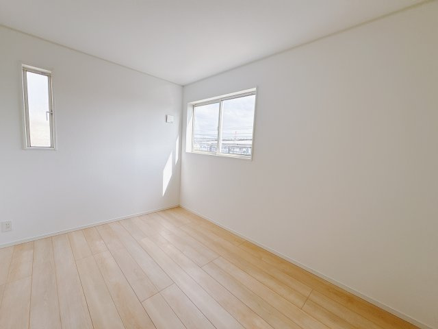 【Cradle garden】宇都宮市御幸ケ原町 第8の洋室|〇2階洋室6.5帖〇
ベッドと机を無理なく置ける、お子様用にちょうどいい広さのお部屋です。
自分だけの時間を大切にできて勉強にも集中できます。
※2026年2月撮影