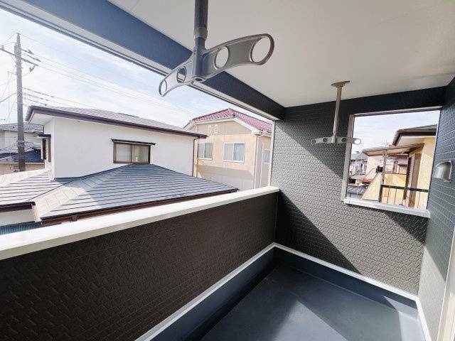 【Cradle garden】宇都宮市御幸ケ原町 第8のバルコニー|〇インナーバルコニー〇
屋根付きのインナーバルコニーは、急な雨でも安心。
洗濯物も干しやすく、暮らしに頼れるスペースです！
※2026年2月撮影