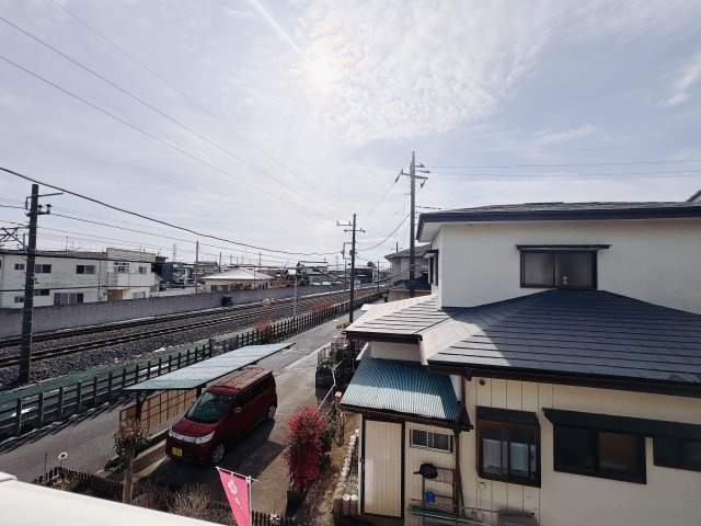 【Cradle garden】宇都宮市御幸ケ原町 第8の展望|〇バルコニーから〇
バルコニーからの眺望です。程よくお隣と距離がありますので、プライバシーも保てます。
線路が見える立地ですので、電車好きな小さなお子様も喜びますね♪
※2026年2月撮影