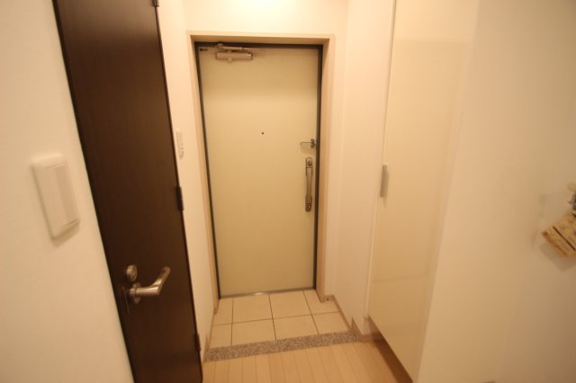 ドゥーエ川口の玄関|別室参考写真です。