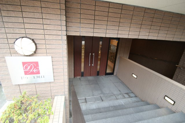ドゥーエ川口のエントランス