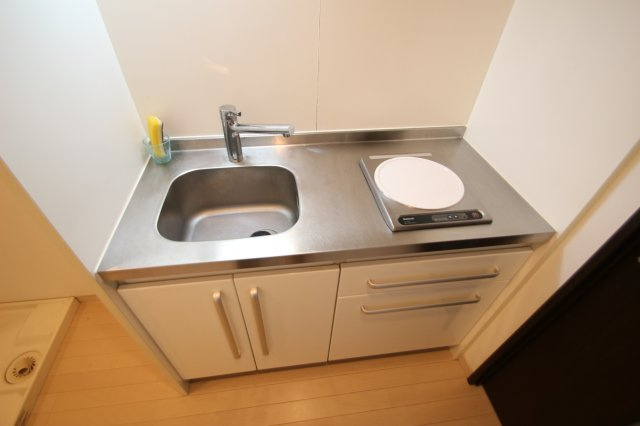 ドゥーエ川口のキッチン|別室参考写真です。