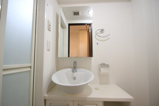 ドゥーエ川口の独立洗面台|別室参考写真です。