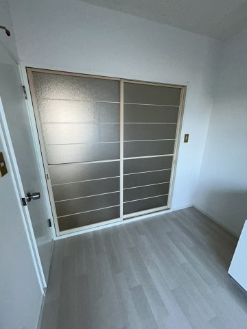 シャトー草加の洋室